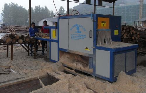 中國地板著名企業(yè)-湖北山山林業(yè)集團(tuán)有限公司-使用正啟300型原木多片鋸-加工現(xiàn)場2