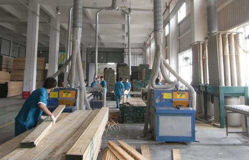 中國家俱著名企業(yè)-四川全友家私有限公司-使用正啟80型號方木多片鋸干切-加工現(xiàn)場共計10臺